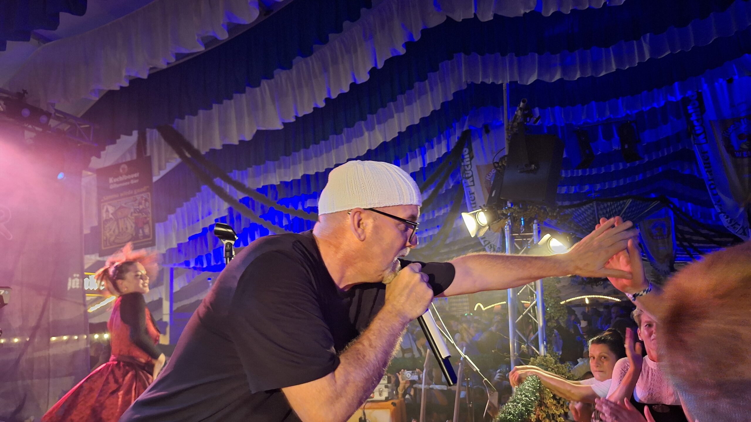 DJ Özi in der Festhalle Bayernland