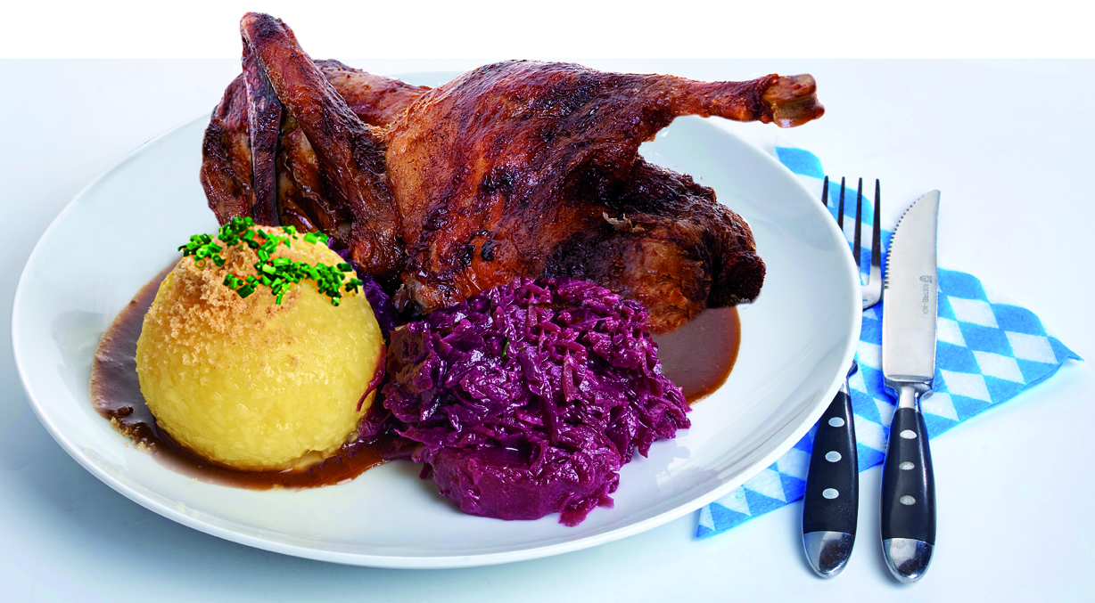 Halbe Ente mit Kartoffelknödel und Blaukraut
